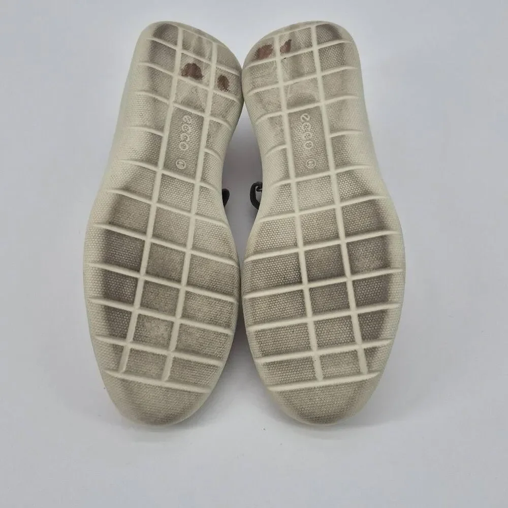 ECCO Women's Mary Jane Flats Size 9-9.5 Metallic Silver
